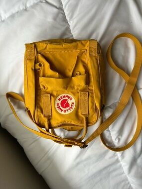 Fjällräven Kånken Small Crossbody Bag - Mustard Yellow